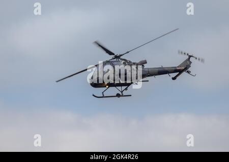 Flug mit historischen Armeeflugzeugen - Westland Scout (G-CIBW) in der Luft auf der Abingdon Air & Country Show am Samstag, 11. September 2021 Stockfoto