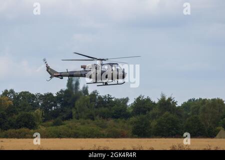 Flug mit historischen Armeeflugzeugen - Westland Scout (G-CIBW) in der Luft auf der Abingdon Air & Country Show am Samstag, 11. September 2021 Stockfoto