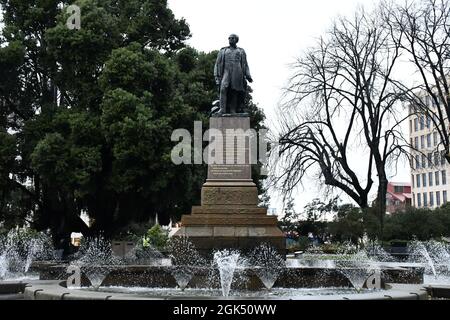 SYDNEY, AUSTRALIEN - 05. Jun 2021: Die Statue des berühmten britischen Konteradmirals Sir John Franklin in Sydney, Australien Stockfoto