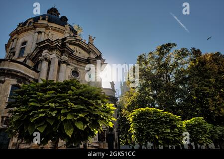 Die Dominikanerkirche in Lviv befindet sich in der Altstadt der Stadt und dient heute als griechisch-katholische Kirche der Heiligen Eucharistie. Schöne Stadt Stockfoto