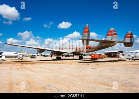 Tucson, AZ, Vereinigte Staaten - 2. September 2021: Lockheed L-049 Constellation (Tail number: N90831) Star of Switzerland, on Display at Pima Air & Space Stockfoto