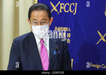 Fumio Kishida, Mitglied der Liberaldemokratischen Partei (LDP) und des Repräsentantenhauses, wird für die LDP-Präsidentschaft kandidieren. Pressekonferenz im Club der ausländischen Korrespondenten Japans (FCCJ) zu seiner politischen Vision, Politik und Diplomatie am 13. September 2021 in Tokio, Japan. (Foto von Kazuki Oishi/Sipa USA) Stockfoto