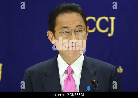 Fumio Kishida, Mitglied der Liberaldemokratischen Partei (LDP) und des Repräsentantenhauses, wird für die LDP-Präsidentschaft kandidieren. Pressekonferenz im Club der ausländischen Korrespondenten Japans (FCCJ) zu seiner politischen Vision, Politik und Diplomatie am 13. September 2021 in Tokio, Japan. (Foto von Kazuki Oishi/Sipa USA) Stockfoto