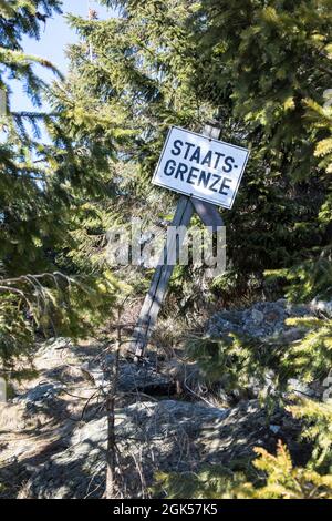 Schild Staatsgrenze Stockfoto