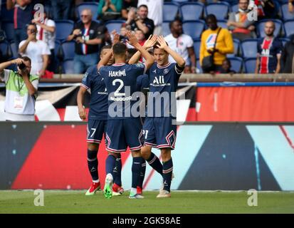 Ander Herrera von PSG feiert sein Tor mit seinen Teamkollegen während des Fußballspiels der französischen Meisterschaft Ligue 1 zwischen Paris Saint-Germain (PSG) und Clermont Foot 63 am 11. September 2021 im Stadion Parc des Princes in Paris, Frankreich - Foto Jean Catuffe / DPPI Stockfoto