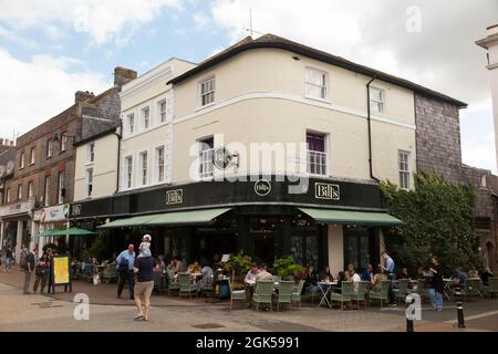 Bill's Restaurant, an der Ecke mit Bear Yard, 56 Cliffe High St, Lewes BN7 2AN. East Sussex. VEREINIGTES KÖNIGREICH. Der erste Bill's war Lewes. (127) Stockfoto