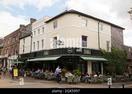 Bill's Restaurant, an der Ecke mit Bear Yard, 56 Cliffe High St, Lewes BN7 2AN. East Sussex. VEREINIGTES KÖNIGREICH. Der erste Bill's war Lewes. (127) Stockfoto