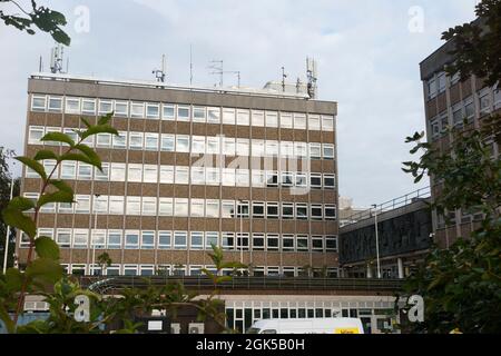 Die East Sussex County Hall ist ein modernes Gebäude in St. Anne's Crescent, Lewes, East Sussex. Es ist der Hauptsitz des Bezirks East Sussex. (127) Stockfoto