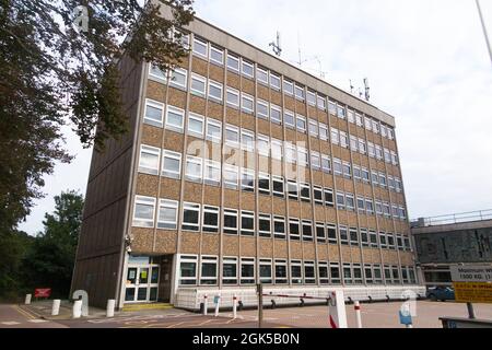 Die East Sussex County Hall ist ein modernes Gebäude in St. Anne's Crescent, Lewes, East Sussex. Es ist der Hauptsitz des Bezirks East Sussex. (127) Stockfoto