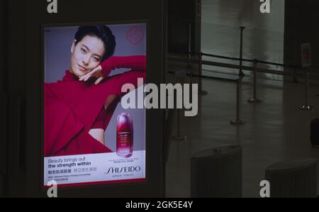 SAMUT PRAKAN, THAILAND - 06. Jun 2018: Eine Reklametafel am Suvarnabhumi Airport in Thailand. Stockfoto