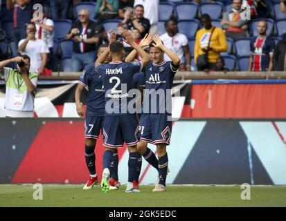 Ander Herrera von PSG feiert sein Tor mit seinen Teamkollegen während des Fußballspiels der französischen Meisterschaft Ligue 1 zwischen Paris Saint-Germain (PSG) und Clermont Foot 63 am 11. September 2021 im Stadion Parc des Princes in Paris, Frankreich - Foto: Jean Catuffe/DPPI/LiveMedia Stockfoto