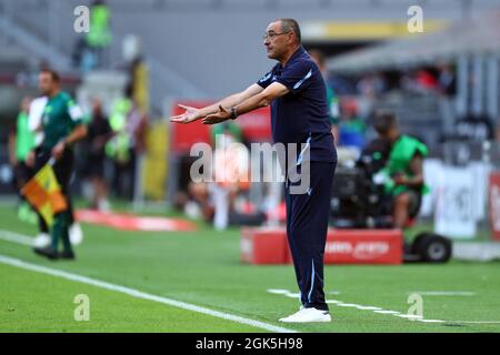 Mailand, Italien. 12. September 2021. Maurizio Sarri, Cheftrainer der SS Lazio Gesten während der Serie A Spiel zwischen AC Mailand und SS Lazio. Stockfoto