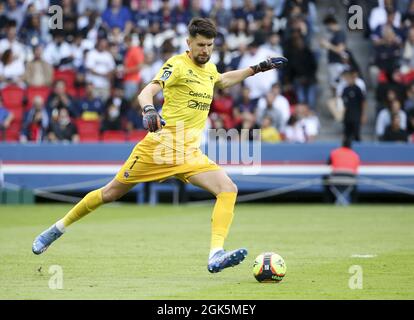 Torhüter von Clermont Arthur Desmas während des französischen Ligue-1-Fußballspiels zwischen Paris Saint-Germain (PSG) und Clermont Foot 63 am 11. September 2021 im Stadion Parc des Princes in Paris, Frankreich - Foto: Jean Catuffe/DPPI/LiveMedia Stockfoto