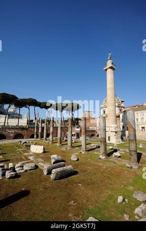 Italien, Rom, Trajans Forum, Basilika Ulpia und Trajans Säule Stockfoto