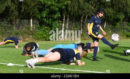 Bild: Andrew Roe/AHPIX LTD, Football, Doncaster Belles Training Session, 25/06/21, Cantley Park, Doncaster, UK Howard Roe >>>>07973739229 Stockfoto