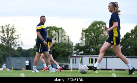 Bild: Andrew Roe/AHPIX LTD, Football, Doncaster Belles Training Session, 25/06/21, Cantley Park, Doncaster, UK Howard Roe >>>>07973739229 Stockfoto