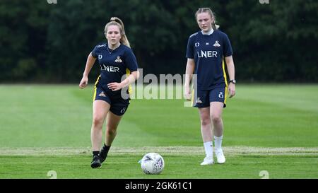 Bild: Andrew Roe/AHPIX LTD, Football, Doncaster Belles Training Session, 25/06/21, Cantley Park, Doncaster, UK Howard Roe >>>>07973739229 Stockfoto