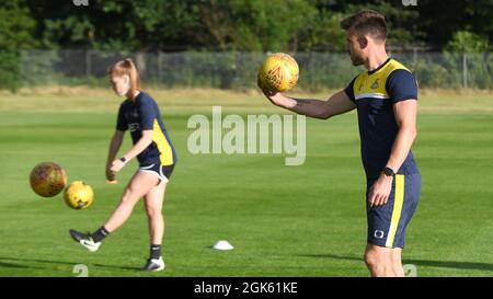 Bild: Andrew Roe/AHPIX LTD, Football, Doncaster Belles Training Session, 25/06/21, Cantley Park, Doncaster, UK Howard Roe >>>>07973739229 Stockfoto