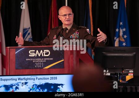 General Ed Daly, Kommandant des Armeemateriel-Kommandos, sprach am letzten Tag des Space and Missile Defense Symposiums, 12. August, in der von Braun Center South Hall in Huntsville, Alabama Stockfoto