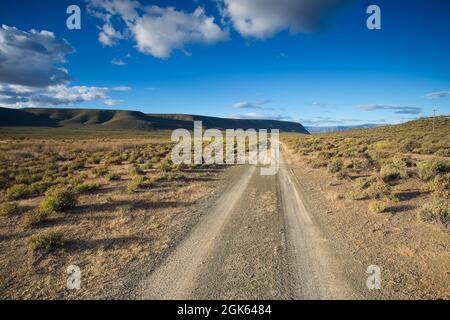 Road i Tankwa Karoo im nördlichen Kap von Südafrika Stockfoto