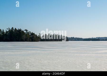 Die gefrorenen über dem Lake Micmac im mittleren Winter Stockfoto