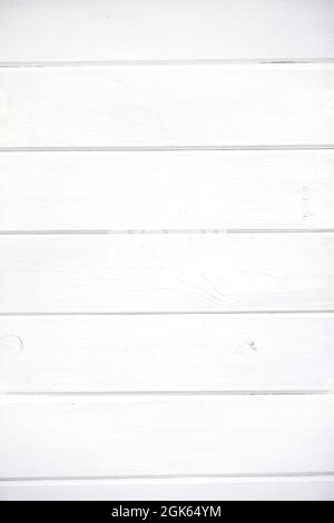 Hintergrund vertikale weiße Wand von Brettern. Stockfoto