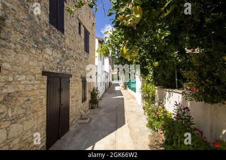 Das malerische Dorf Omodos im Troodos-Gebirge, Zypern Stockfoto