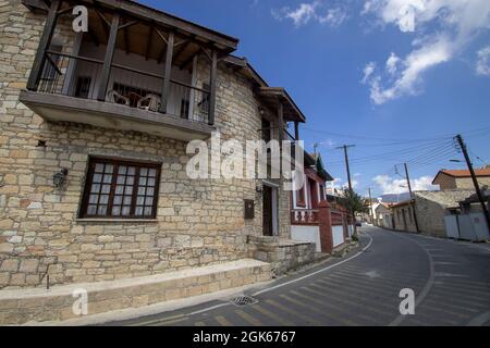 Das malerische Dorf Omodos im Troodos-Gebirge, Zypern Stockfoto