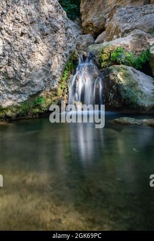 Route entlang der Guadalevin Fluss Natur lange Exposition Stockfoto