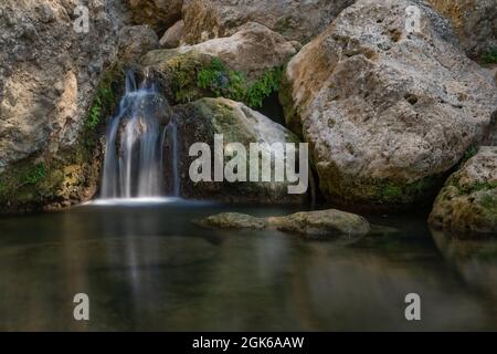 Route entlang der Guadalevin Fluss Natur lange Exposition Stockfoto