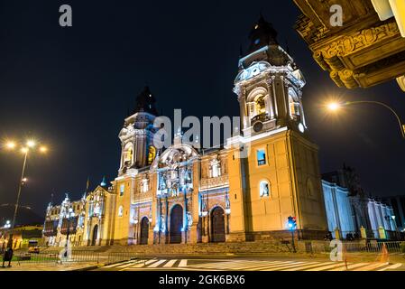 Lima Kathedrale in Peru bei Nacht Stockfoto