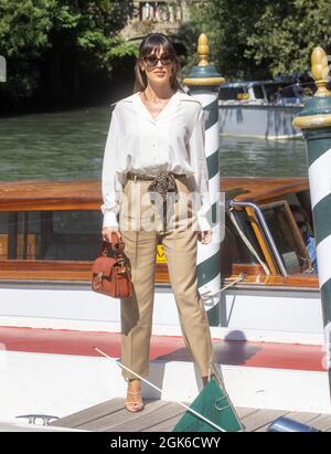 Cecilia Rodriguez, Model und Persönlichkeit, trifft auf den Ponton im The Excelsior Hotel für die 78. Filmfestspiele von Venedig ein. Stockfoto