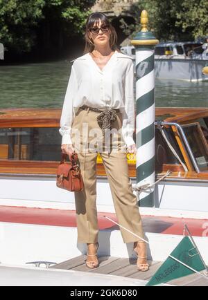 Cecilia Rodriguez, Model und Persönlichkeit, trifft auf den Ponton im The Excelsior Hotel für die 78. Filmfestspiele von Venedig ein. Stockfoto