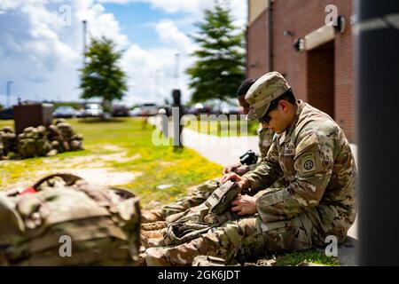 Fallschirmjäger wurden zur 82. Luftlandedivision ernannt, die derzeit an die sofortige Einsatztruppe Mobilize in Fort Bragg, N.C., beauftragt ist, 16. August 2021. Die 82. ABN. Div. Wird schnell beim United States Central Command eingesetzt Stockfoto