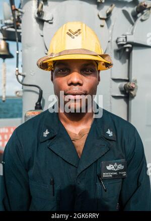 U.S. Navy Sailor Petty Officer 2nd Class Ty-Chon Montemoino, ein Gehilfe eines Bootsmörder auf einem Landungsschiff-Dienstprogramm mit Assault Craft Unit 2, posiert für ein Porträt in Morehead City, N.C., 18. August 2021. US-Marineinfanteristen mit 1. Bataillon, 6. Marine-Regiment, 2D Marine Division, zur Unterstützung der Joint Task Force-Haiti für eine humanitäre Katastrophenhilfe eingesetzt. Stockfoto