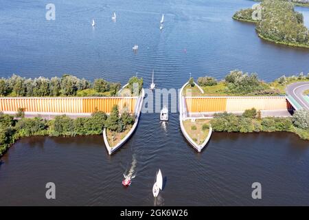 Luftaufnahme aus dem Aquadukt am Veluwemeer bei Harderwijk in den Niederlanden Stockfoto