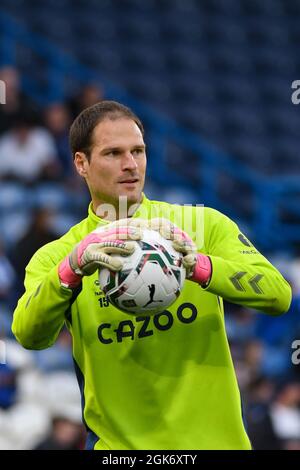 Everton-Torwart Asmir Begovic bereitet sich auf das Spiel vor.Bild: Liam Ford/AHPIX LTD, Fußball, Carabao Cup, Huddersfield Town gegen Everton, John Smiths Stockfoto