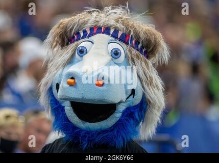 Indianapolis, Indiana, USA. September 2021. Indianapolis Colts Maskottchen Blue tritt während des NFL-Fußballspiels zwischen den Seattle Seahawks und den Indianapolis Colts im Lucas Oil Stadium in Indianapolis, Indiana, auf. Seattle besiegte Indianapolis 28-16. John Mersits/CSM/Alamy Live News Stockfoto