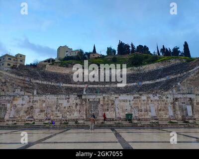 Römisches Amphitheater in Amman, Jordanien an einem regnerischen Tag Stockfoto