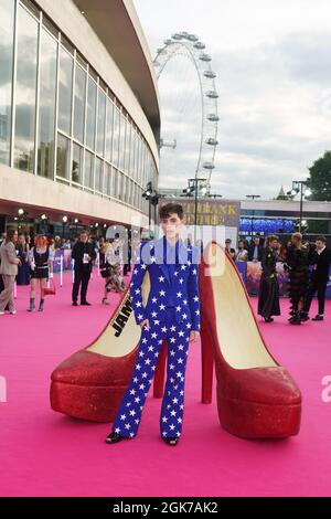 Max Harwood kommt zur Weltpremiere von Everybody's Talking About Jamie in der Royal Festival Hall in London. Bilddatum: Montag, 13. September 2021. Stockfoto