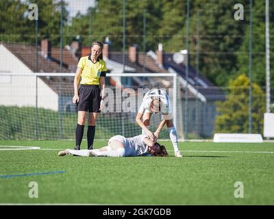 Nürnberg, Deutschland. September 2021. Maren Weingarz (8 Andernach) und Magdalena Schumacher (17 Andernach) während des 2. Damen Bundesliga-Spiel zwischen 1. FC Nürnberg und SG 99 Andernach im Sportpark Valznerweiher in Nürnberg. Kredit: SPP Sport Pressefoto. /Alamy Live News Stockfoto