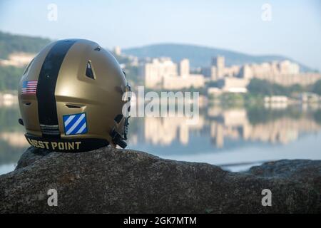Die Army Black Knights Fußballmannschaft wird den Soldaten der 3. Infanterie-Division Tribut zollen, wenn sie den Staat Georgia übernehmen. Die 3. ID mit Hauptsitz in Fort Stewart, GA, ist bekannt als der Fels der Marne und verfügt über eine der erfolgreichsten Kampfrekorde aller Abteilungen der US-Armee. Stockfoto
