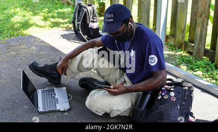 Waverly, TN (August 27,2021) - FEMA-Korps vor Ort in Waverly, Tennessee, bereit, den jüngsten Überflutungsüberlebenden zu helfen. Robert Kaufmann/FEMA Stockfoto