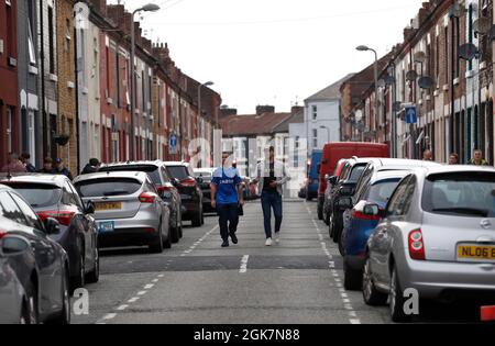 Liverpool, England, 13. September 2021. Die Fans machen sich vor dem Spiel in der Premier League im Goodison Park, Liverpool, auf den Weg. Bildnachweis sollte lauten: Darren Staples / Sportimage Credit: Sportimage/Alamy Live News Stockfoto