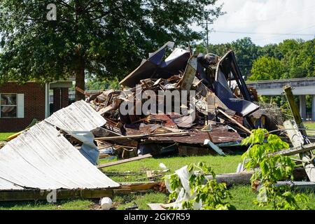 Waverly, Tennessee (28. August 2021) - Ein Haus stürzte aufgrund von Sturmbedingungen und Überschwemmungen in Waverly, Tennessee, auf sich ein. Robert Kaufmann/FEMA Stockfoto