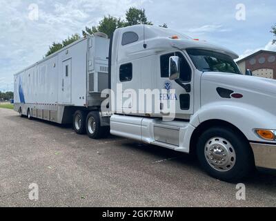 Lafayette, LA – Urban Search and Rescue hat mit der Vorbereitungssuche für Operationen nach dem Landfall durch den Sturmvorfall durch den Ida begonnen. Stockfoto