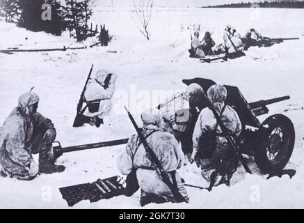 Sowjetische Panzerabwehrbatterien in den 1940er Jahren. Stockfoto