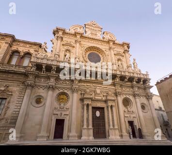 basilisches Kreuz lecce berühmte Barockkirche Stockfoto