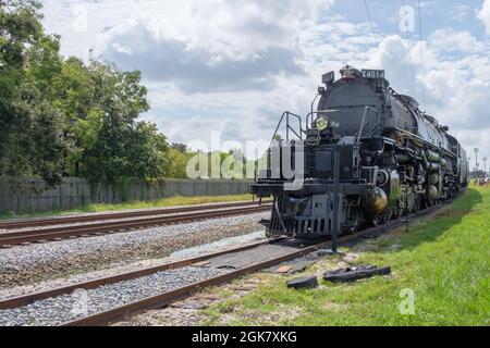 NEW ORLEANS, LA, USA - 21. AUGUST 2021: Die Dampflokomotive Big Boy 4014 während ihres Tourstopps in Uptown New Orleans Stockfoto