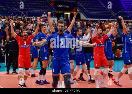 Ostrava, Tschechische Republik. September 2021. Adam Zajicek aus der Tschechischen Republik feiert den Gewinn der Volleyball-Europameisterschaft der Männer im Jahr 16 Spiel Tschechische Republik gegen Frankreich in Ostrava, Tschechische Republik, 13. September 2021. Kredit: Jaroslav Ozana/CTK Foto/Alamy Live Nachrichten Stockfoto